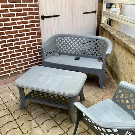 Studio Centre De - Proche Mer - Terrasse Апартаменты *